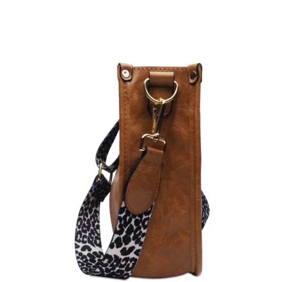 Crossbody - Picture 3 of 4